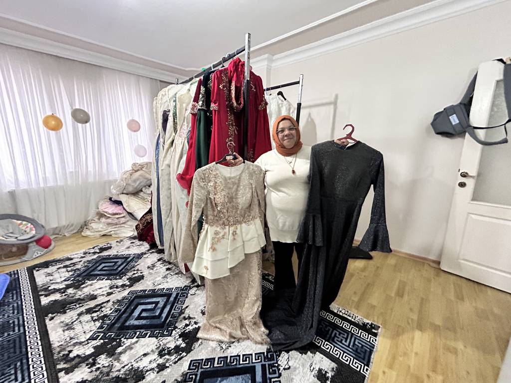 Hayırsever kadın, 500 bin TL değerindeki gelinlikleri bağışladı…