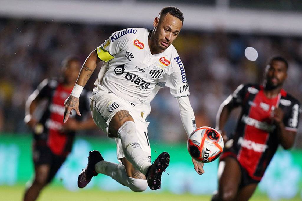 Neymar, 12 yıl aradan sonra yuvada maça çıktı