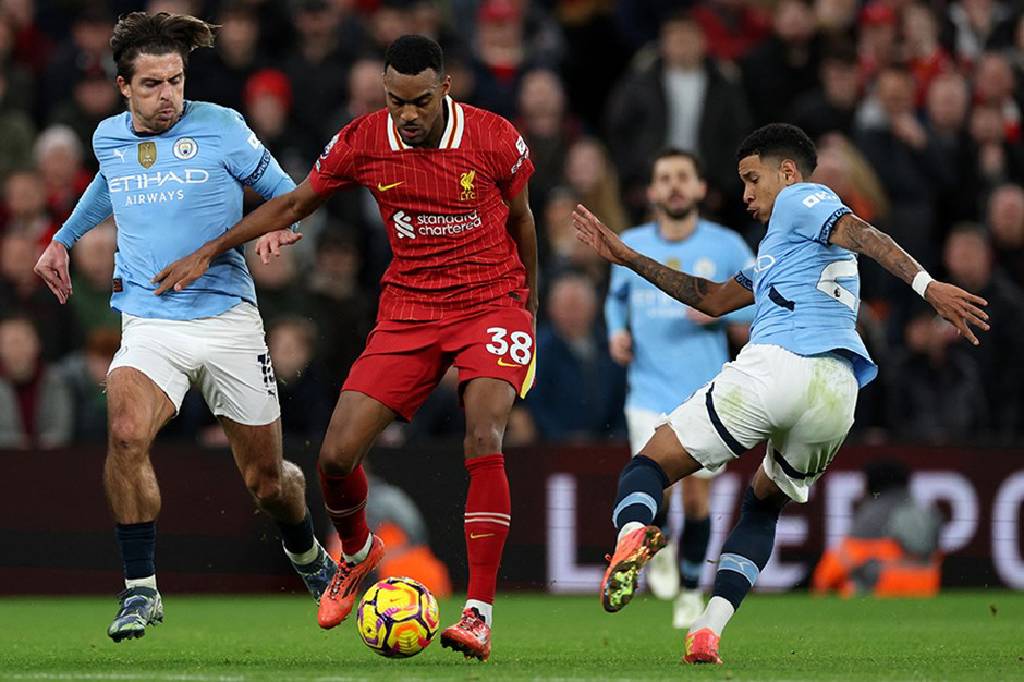 Liverpool, deplasmanda City'i rahat geçti