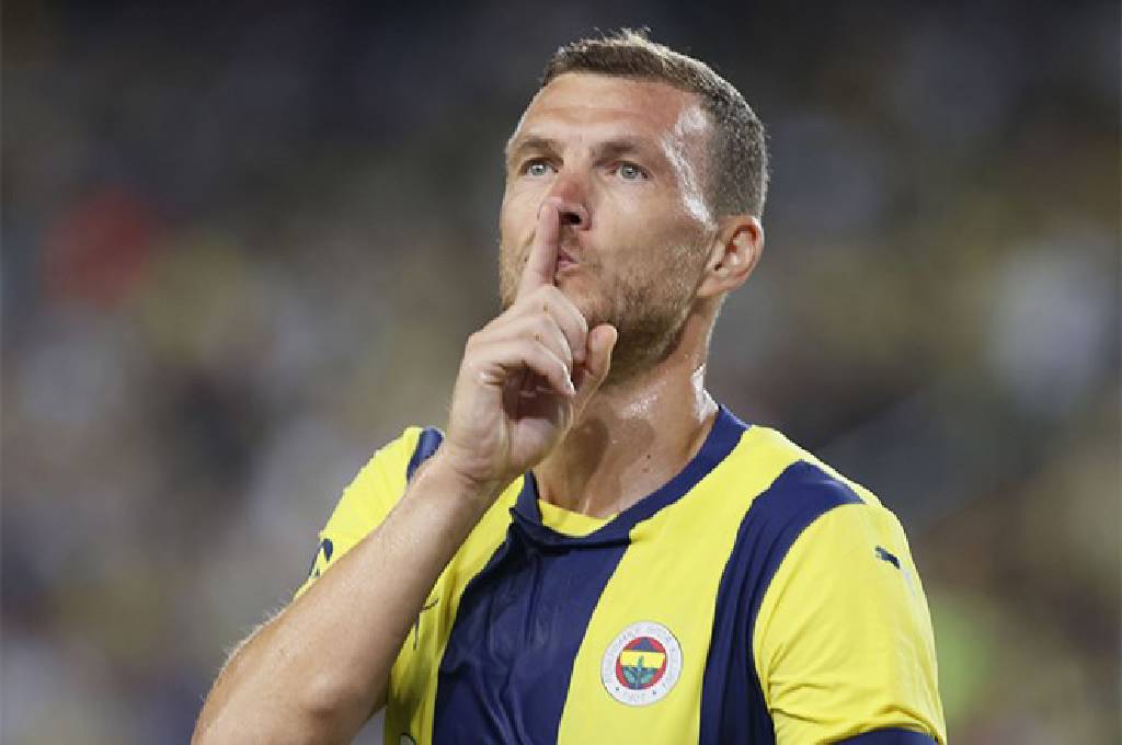 Fenerbahçe, Dzeko'ya 1 yıllık yeni sözleşme teklifini sundu