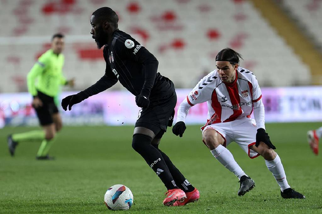 Beşiktaş, Sivasspor deplasmanında 2-0 galip geldi