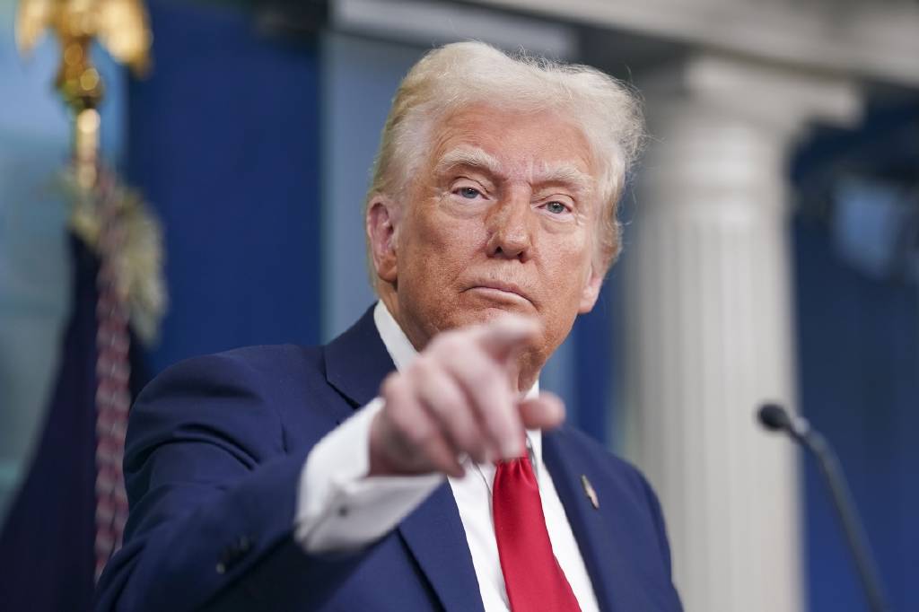 ABD Başkanı Trump, Meksika’ya yönelik ek gümrük vergisini 1 aylığına askıya aldı
