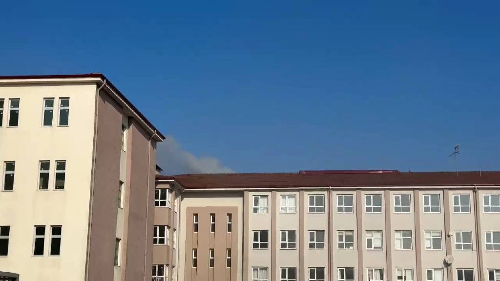 İstanbul'da ortaokulda yangın paniği: Öğrenciler tahliye edildi!