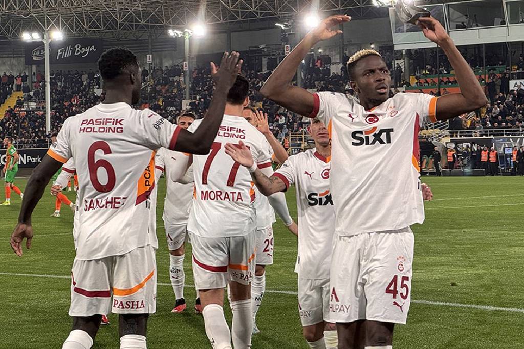 Galatasaray, geriden gelerek deplasmanda kazandı