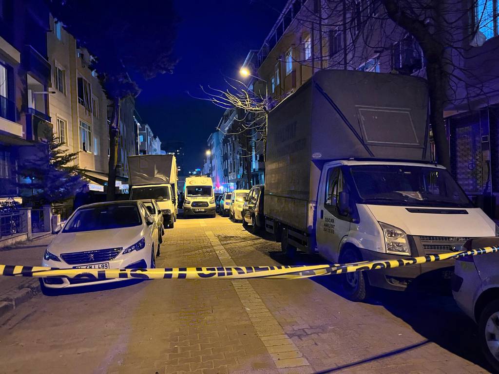 İstanbul’da aile katliamı! 3 kişi öldü, 1’i ağır yaralı…