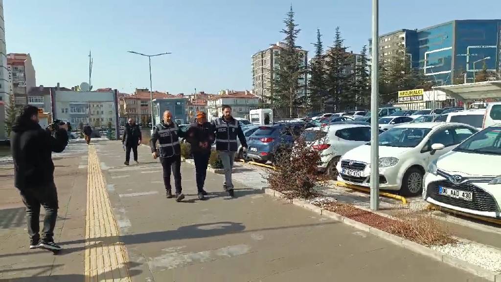 Niğde’de beyin cerrahını bıçaklayan saldırgan: Bana yapay zeka yerleştirdi
