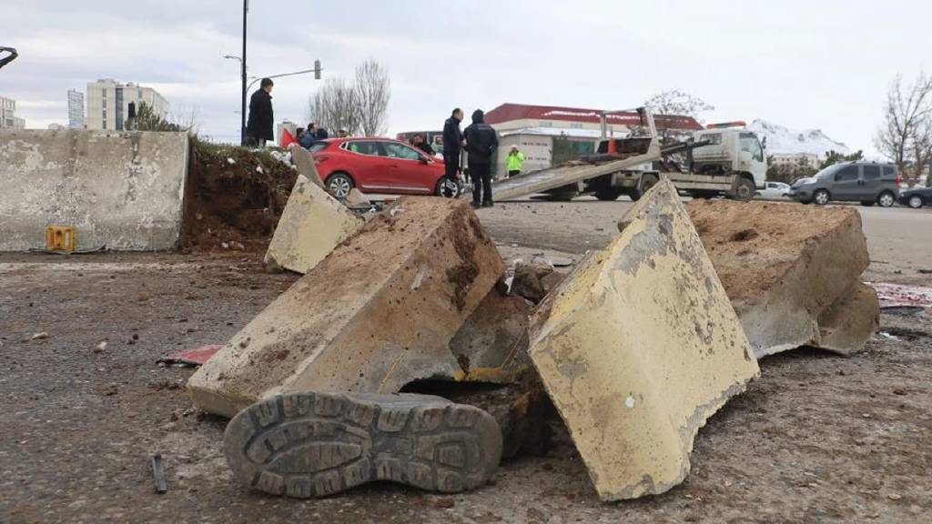 2 aracın ortasında kalan üniversite öğrencisi feci şekilde can verdi!