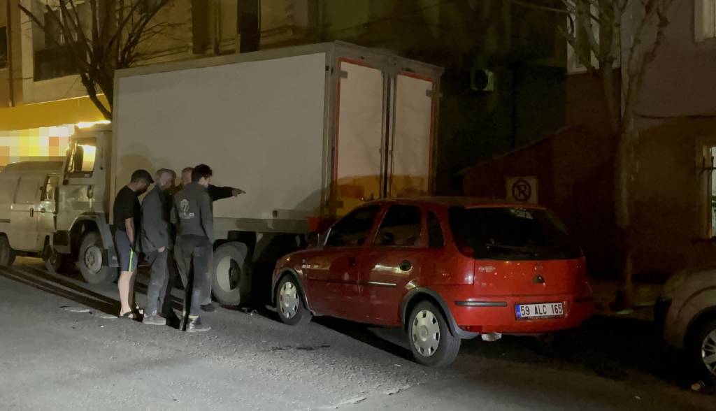 Tekirdağ’da, alkollü ve ehliyetsiz kadın sürücü kamyonete çarptı!