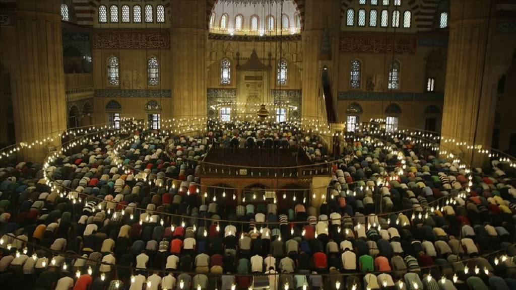 Ramazan Bayramı namazı Pazar günü: Türkiye'de il il bayram namazı saatleri