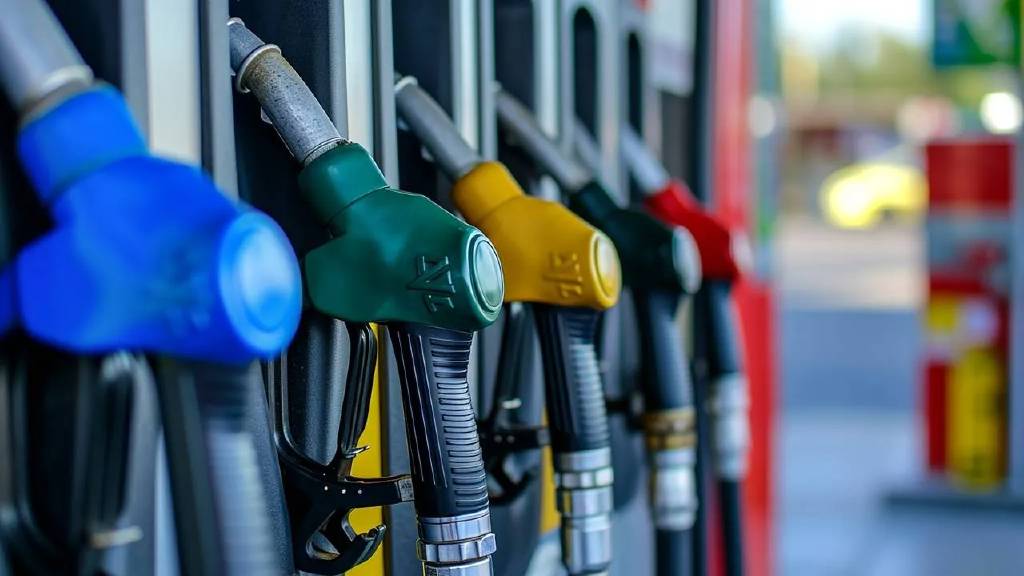 Depoları doldurun! Benzin ve motorine zam geliyor...