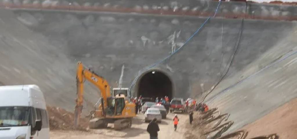 Kayseri'de tünel inşaatında kaya düştü: 1 kişi hayatını kaybetti