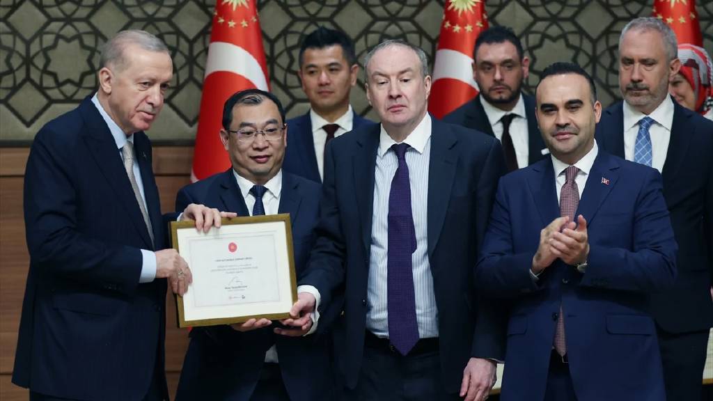 Çinli otomotiv devi Chery, Türkiye'ye 1 milyar dolarlık yatırım yapacak