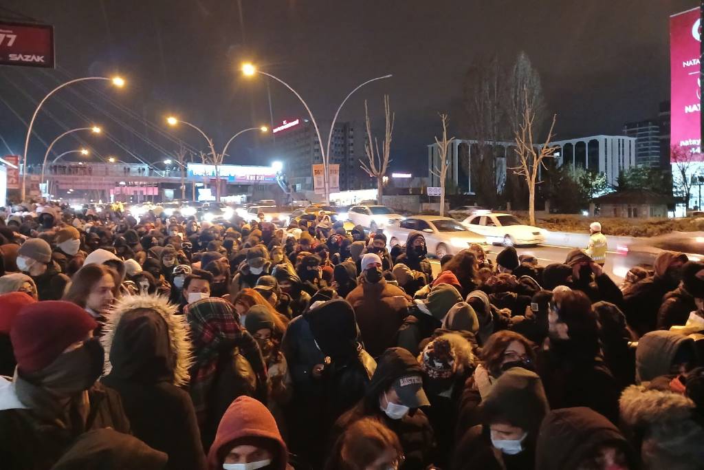 Ankara'da, eylemlerde gözaltına alınan 3 şüpheliye ev hapsi…