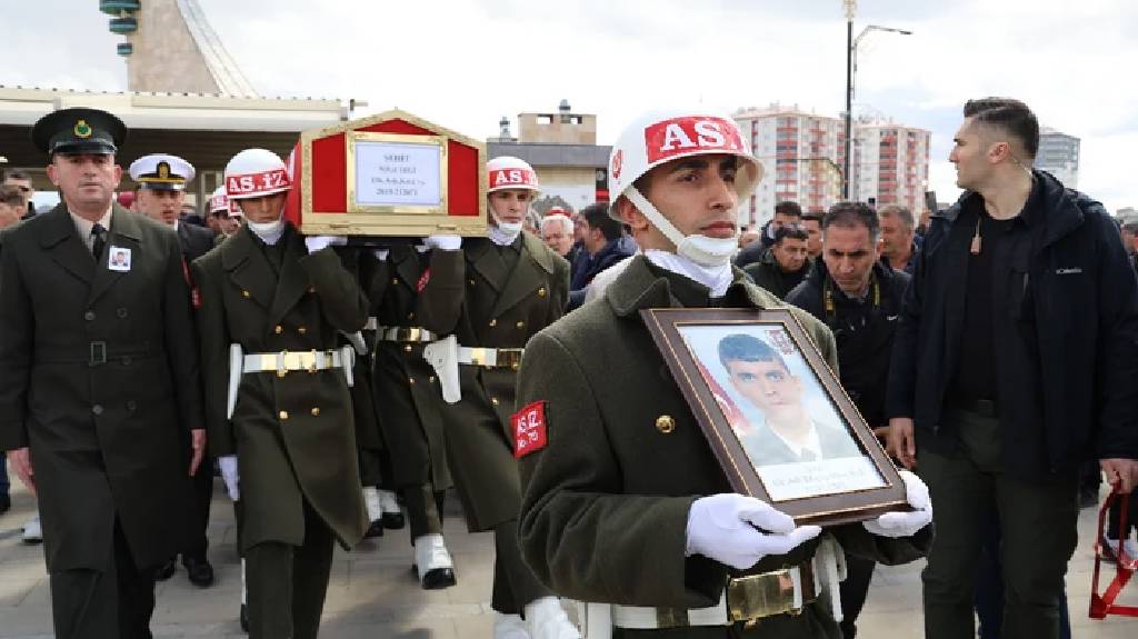 Şehit Nihat İrgi'nin ikizinden yürek yakan feryat! "Annemin karnında bile birlikteydik"