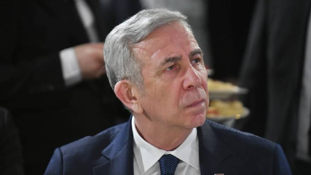 Mansur Yavaş, Ekrem İmamoğlu'nu ziyaret için Silivri'de