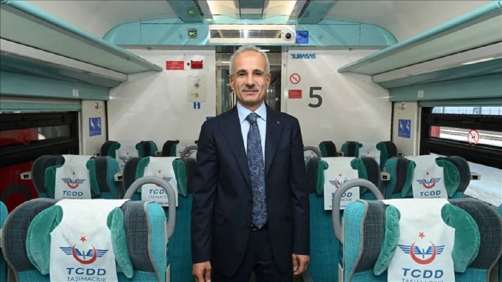 Bakanı Uraloğlu duyurdu! Tren garlarında ücretsiz internet dönemi