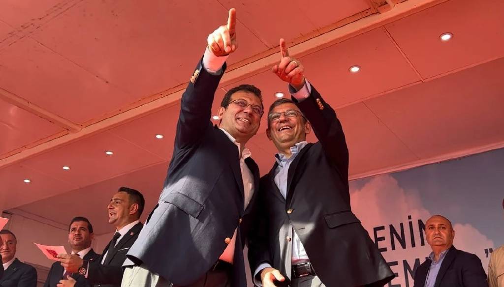 Özgür Özel de duyurdu! Ekrem İmamoğlu, CHP'nin cumhurbaşkanı adayı olarak belirlendi…