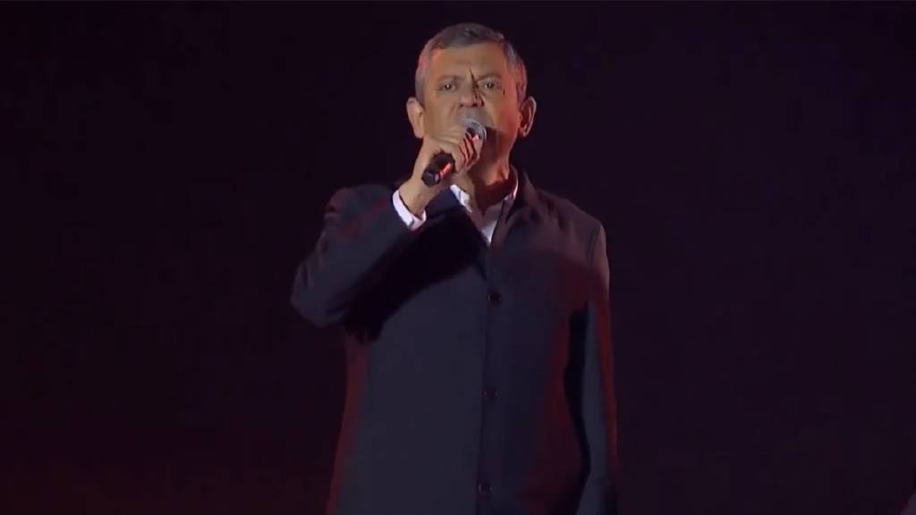 Özgür Özel, Ekrem İmamoğlu'na destek mitinginde konuştu