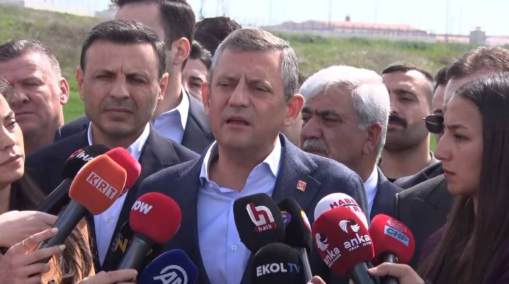 Özgür Özel'den Marmara Cezaevi'ne bayram ziyareti… ‘Bayramı bayram olmaktan çıkardılar’