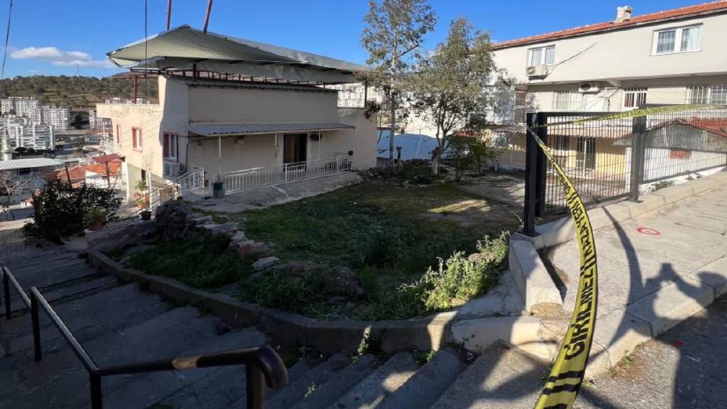 İzmir'de korkunç olay! Çatı onarırken şiddetli rüzgarın savurduğu baba ve oğlu can verdi...