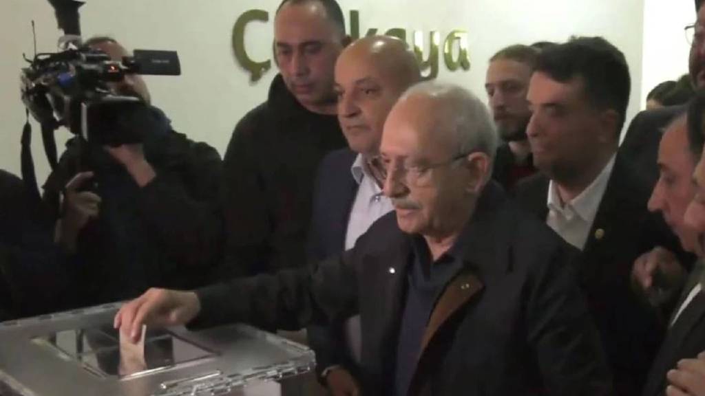 Kemal Kılıçdaroğlu, Ekrem İmamoğlu için oy kullandı