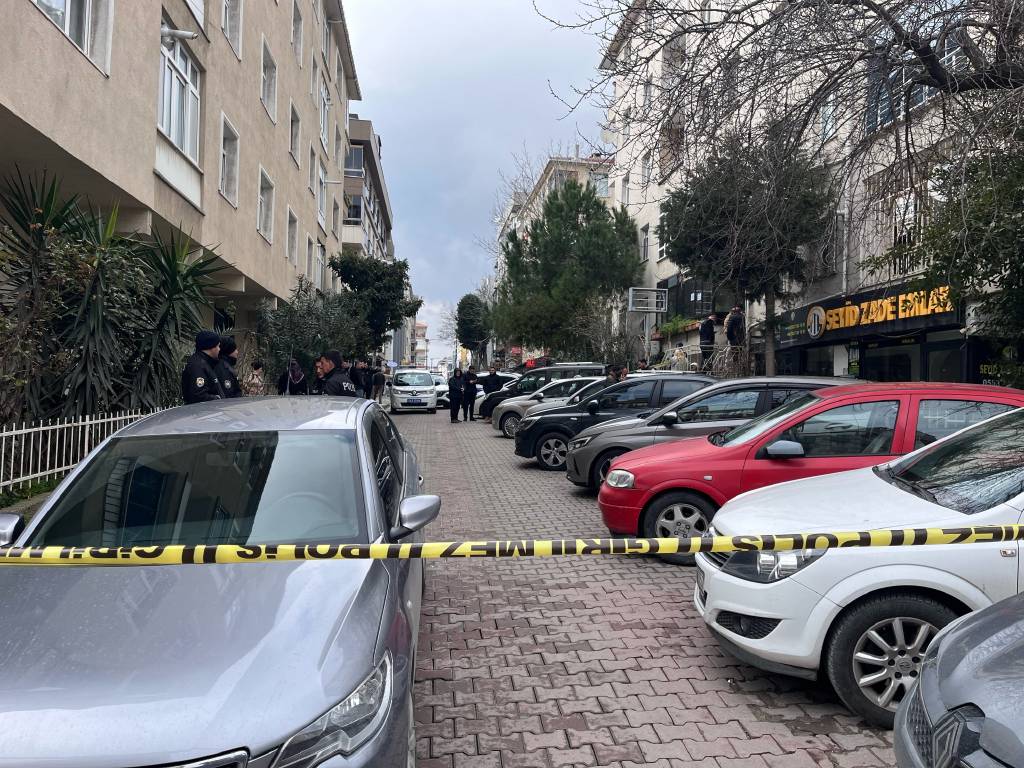 İstanbul’da vahşet! Cinnet getiren adam, eşi ve 3 çocuğunu vurup, intihar etti!