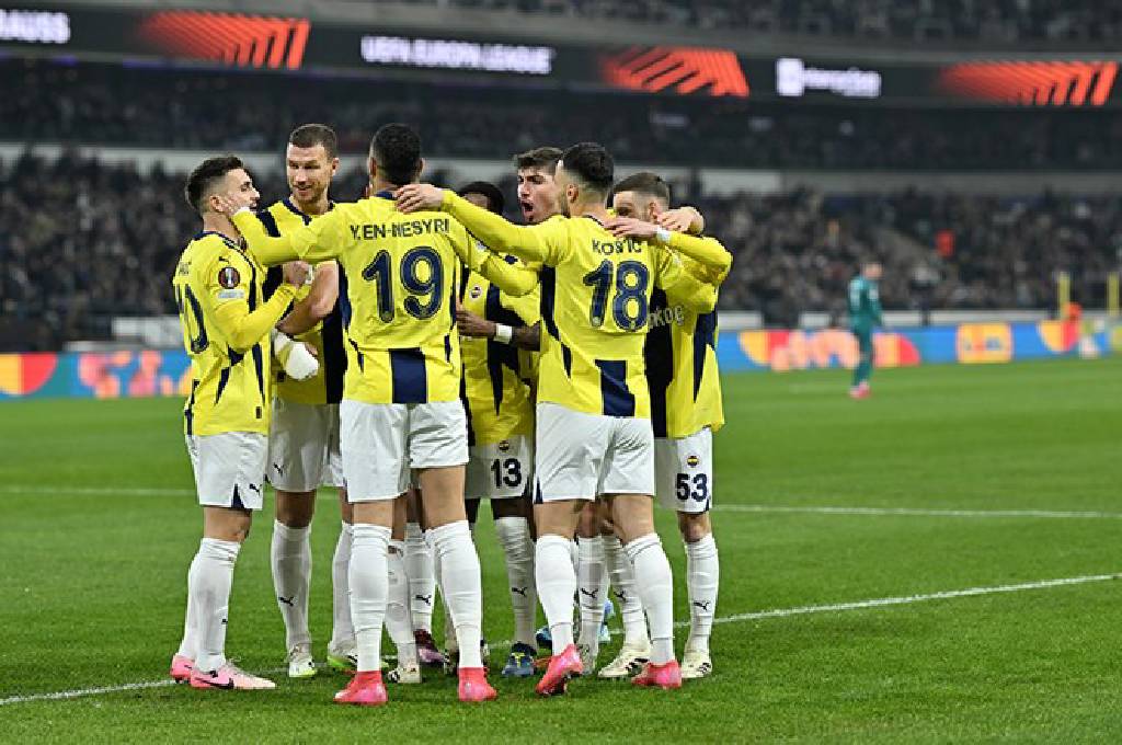  Fenerbahçe, sahasında Antalyaspor'u ağırlıyor