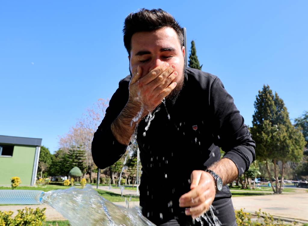 Afrika’dan gelen sıcak hemen Adana’ya uğradı! Termometreler, 29 dereceyi gösterdi…