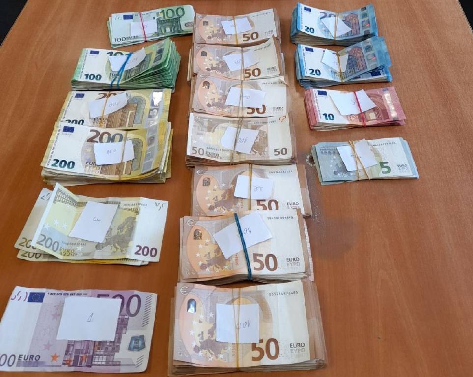 Buzdolabına sakladığı 62 bin 770 euro, gümrükte yakalandı!