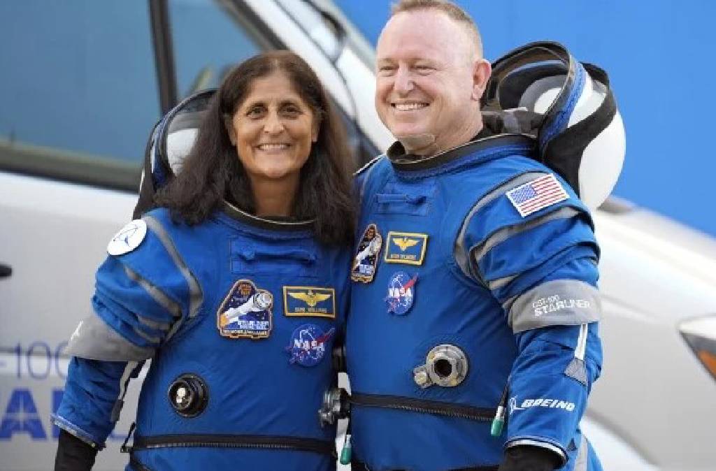 9 ay mahsur kalmışlardı! NASA astronotları, dünyaya döndü…