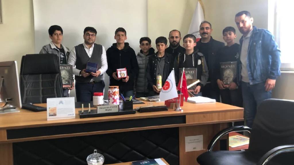 Öğrencilerden örnek davranış! Harçlıklarını Filistin'e bağışladılar...