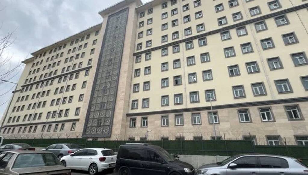 Kız yurdunda akılalmaz olay! Takip etti, yurdun her odasını aradı...