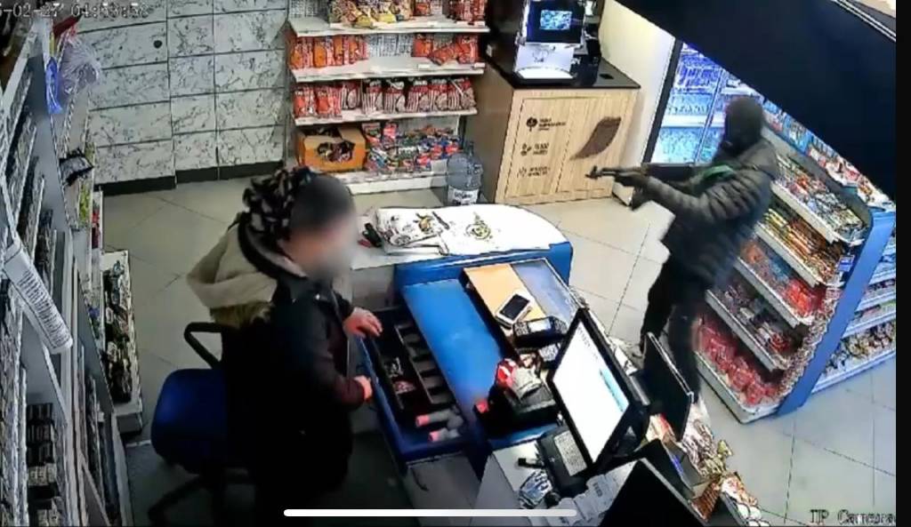 Afyonkarahisar’da, sahte kalaşnikofla soygun yapan hırsız tutuklandı!