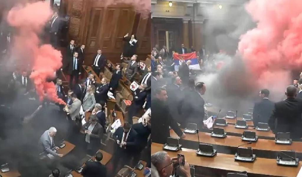 Sırbistan Parlamentosu savaş alanına döndü! Sis bombası ve yumruklar havada uçuştu…