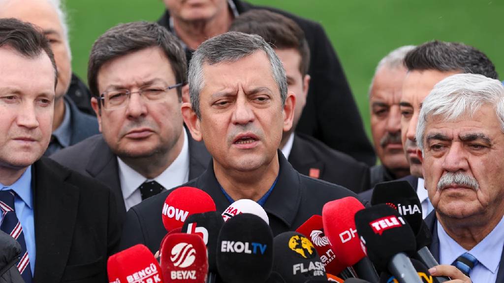 CHP lideri Özel'den çarpıcı iddia: 'Yalancı tanıklığa zorlananlar var'
