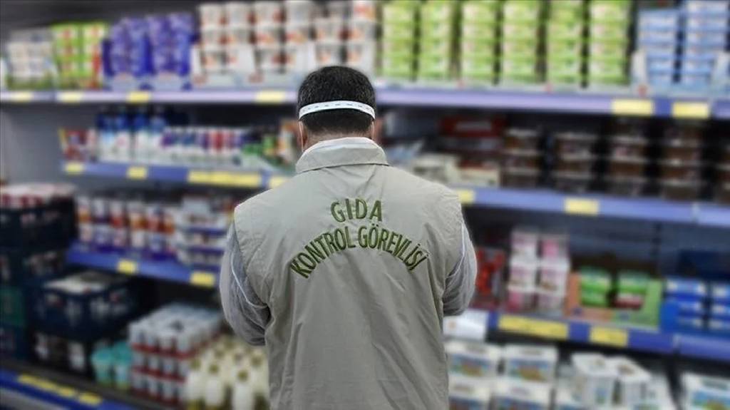 Marketlerden alıyoruz! Ünlü peynir markasında hile...