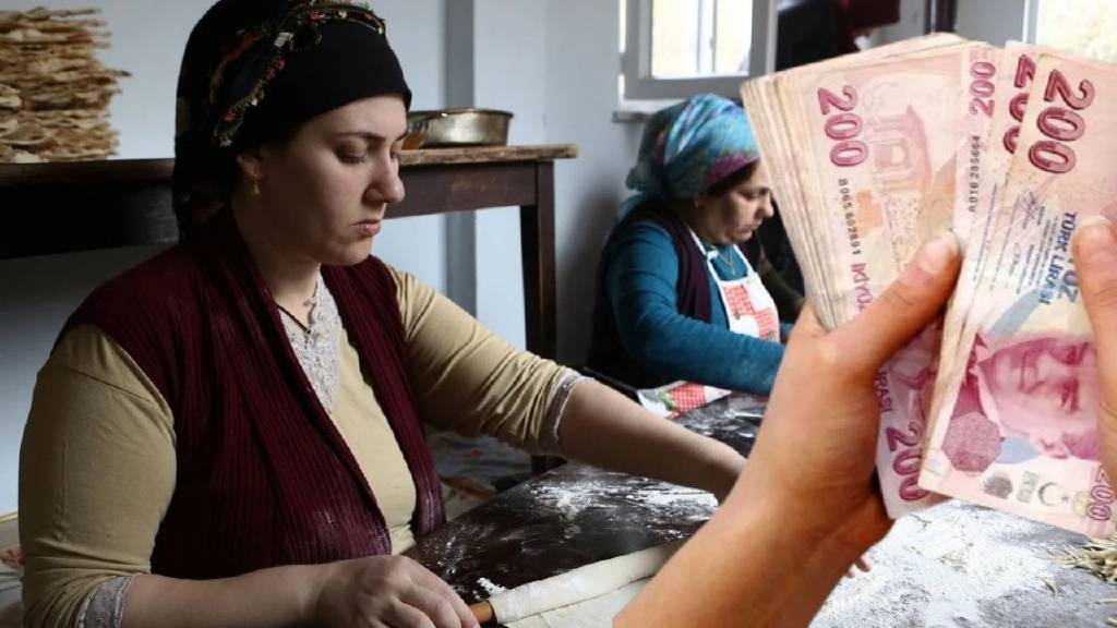 Ev kadınlarına emeklilik müjdesi! Aylık prim ne kadar, ne zaman emekli olacaklar?