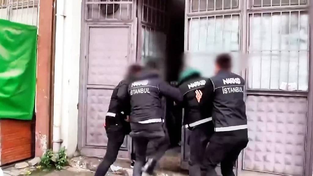 Dev uyuşturucu operasyonu: 7 milyon hap ele geçirildi