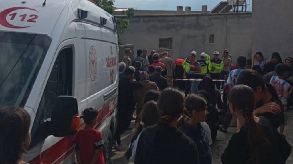 Geri manevra yaptı! Kilis'te eşinin otomobille çarptığı 5 aylık hamile kadın hayatını kaybetti...