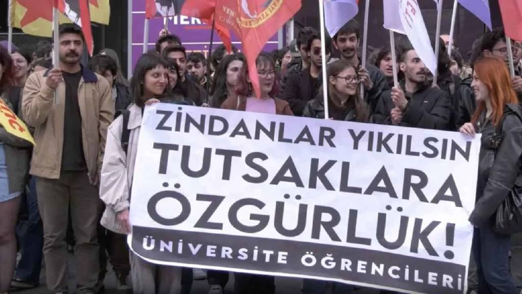 Ankara’da gençlik ayakta! Tutuklu arkadaşları için sokaklara döküldüler...