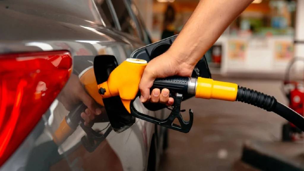 Benzine yapılacak zam iptal edildi!