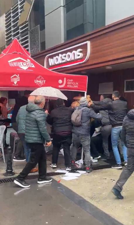Trabzon’da, CHP standına bıçaklı saldırı: 1 yaralı