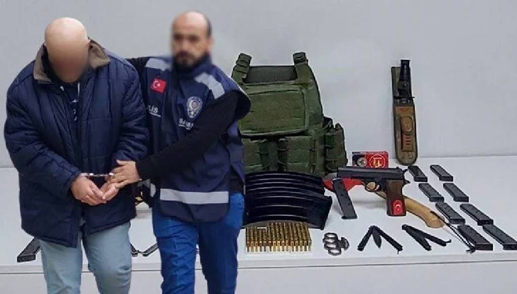 Samsun'da komşusunu tehdit etti, evinde cephanelik çıktı!