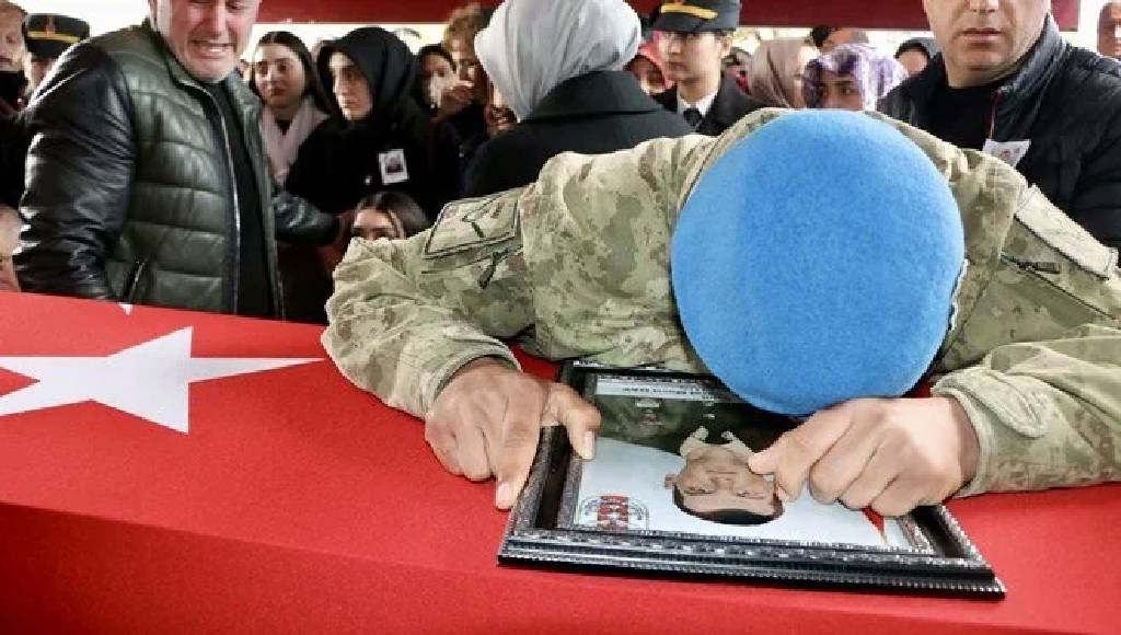 Şehit uzman onbaşıya vatan toprağında gözyaşlarıyla veda...