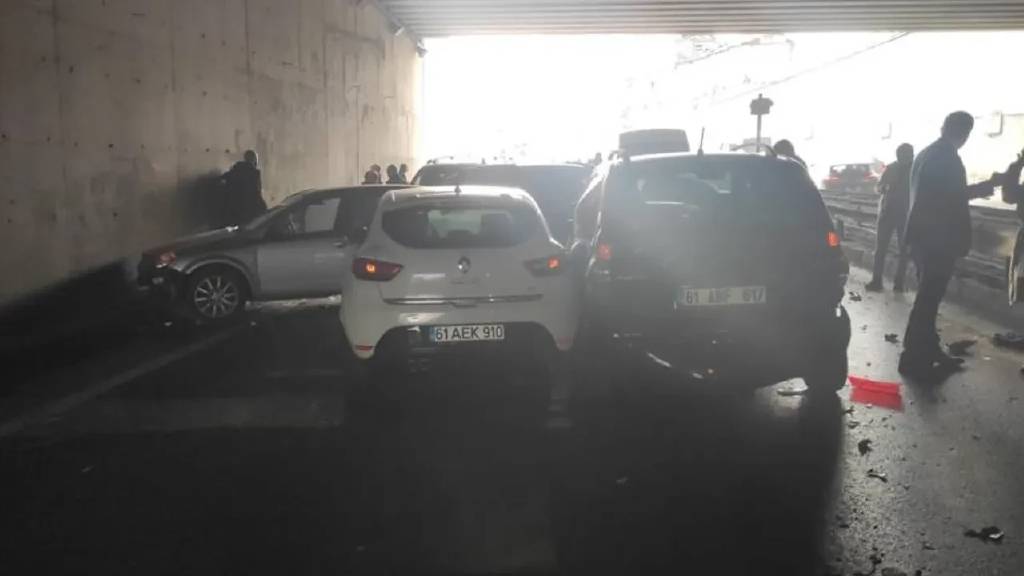 Trabzon'da 25 araç birbirine girdi! Çok sayıda yaralı var...