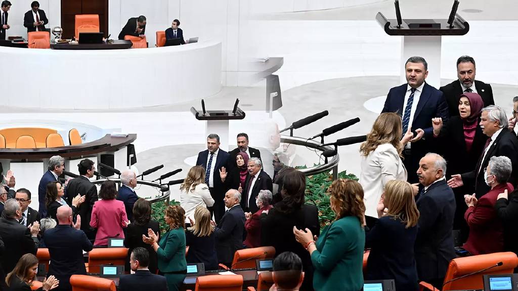 Meclis'te Can Atalay gerilimi! AK Partili vekiller Genel Kurul'u terk etti...
