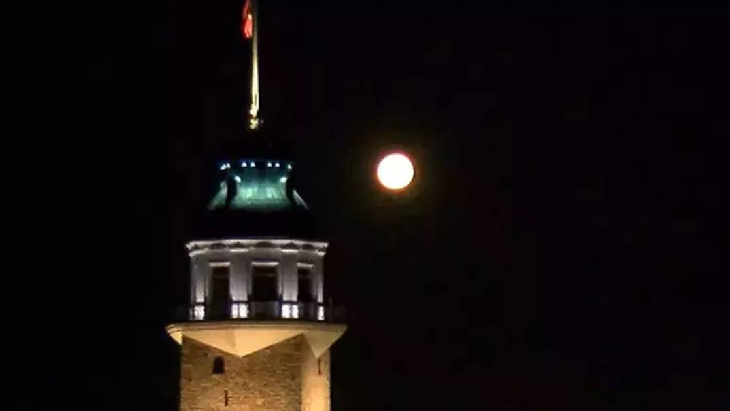 'Pembe Ay' hayran bıraktı... Baharın habercisi sayılıyor!