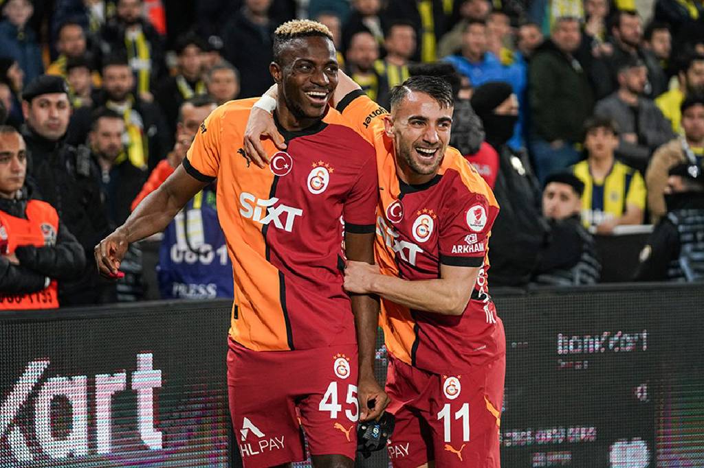 Galatasaray, Fenerbahçe'yi 2 - 1 yenerek yarı finale adını yazdırdı