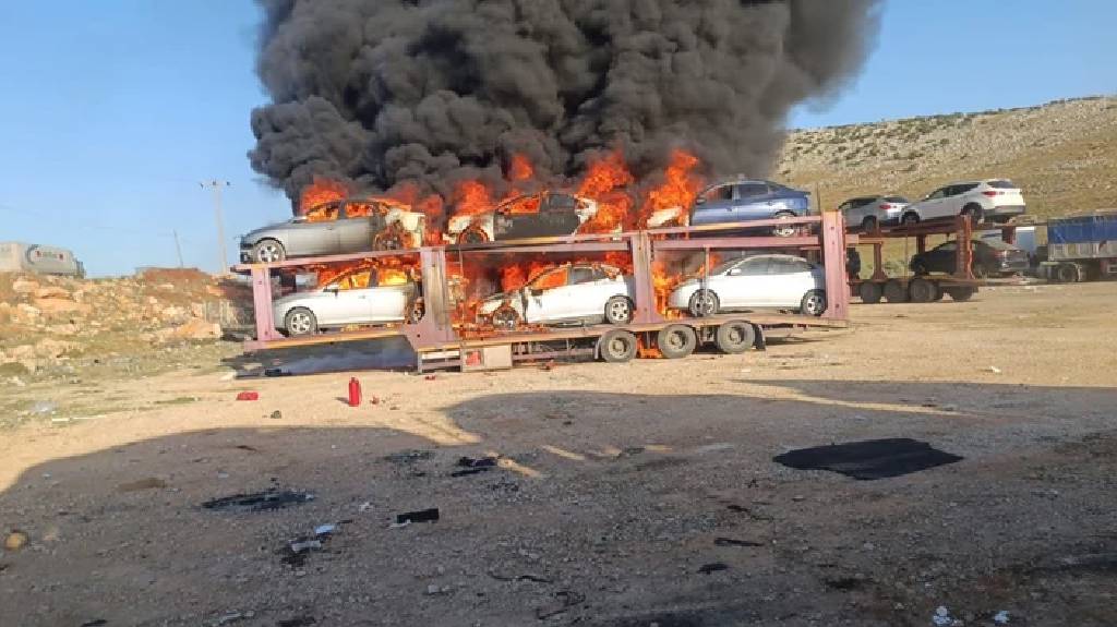 Bir araçta başladı, 6 araç yangında hurdaya döndü