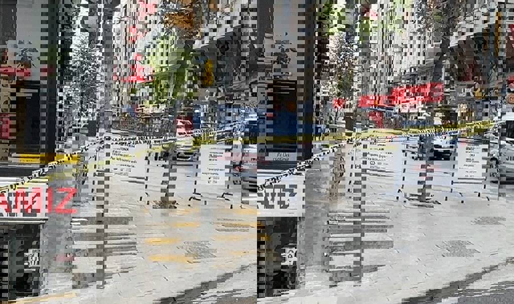 Derin çatlaklar oluştu! Deprem sonrası Avcılar’da 3 bina tahliye edildi...